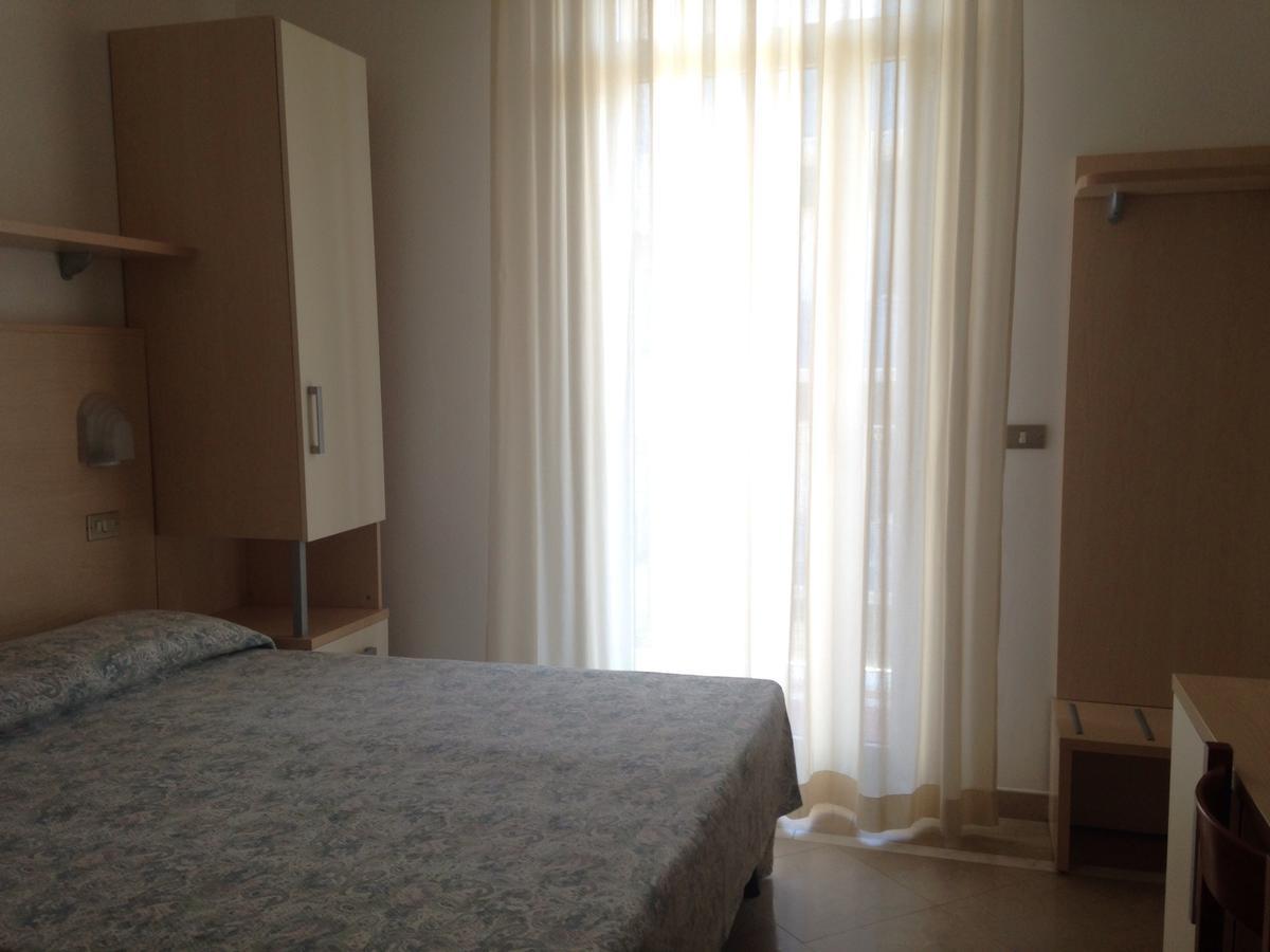 Hotel Lazzarini Bellaria-Igea Marina Exterior photo